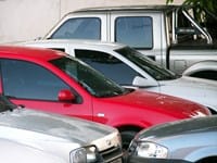 Me dejaron un vehículo en la Volkswagen y le hice un roce. ¿Quién paga la reparación?.