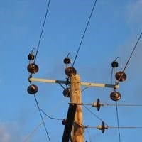 Vivir al lado de una torre de tensión eléctrica