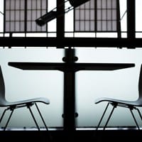 Quería saber que tipo de vinilos autoadhesivos para ventanas me amortiguarían bastante la luz que me entra, porque es excesiva