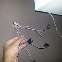 No se como conectar los cables para cerrar el circuito eléctrico añadiendo conmutadores, cruzamientos y enchufes...