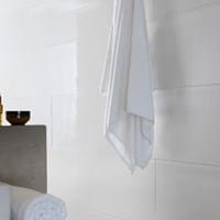 Queda bien y resistente el friso en la pared?