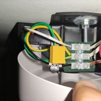 Luz residual en ventilador de techo al apagar desde el mando a distancia