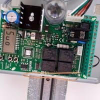 Colocar pulsador puerta seccional roper