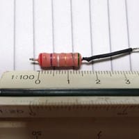 Necesito saber el valor de esta resistencia de cerámica