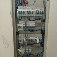 Cuadro eléctrico con mecansmos de la marca Chint