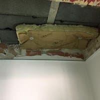 Colocar aislante fibra en falso techo