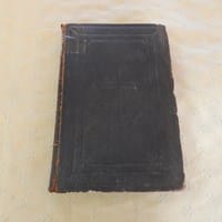 Desearía saber si es posible tasar una biblia escrita en árabe adjunto fotos