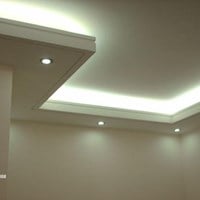 Iluminación indirecta en el salón y dormitorio principal, escayola y meter dentro fluorescentes o tubos de led