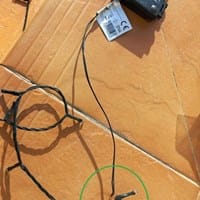 Como puedo soldar estos cables rotos