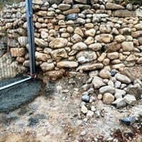 Limite parcela y aguas desviadas al cerrar un camino el vecino, en el campo