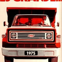Cuales eran las potencias del motor de los camiones chevrolet 714 y 814 ambos del año 1975