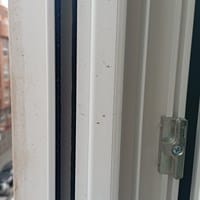 Profundidad de una ventana de PVC es igual al ancho del marco más el nacho de la guía de la persiana.