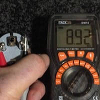 ¿Es normal que entre fase y neutro clavija lavavajillas esté a 88 ohmios?