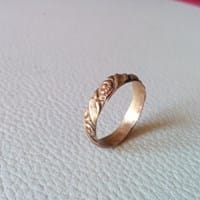 Colgante y anillo antiguos alguien me puede orientar de que se trata?