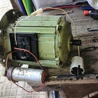 Quiero saber como conectar este motor para uno y otro sentido de giro y para una y otra velocidad