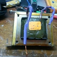 Transformador de 2 salidas de 24v ponerlo a una fuente que requiere 3 salidas