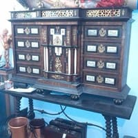 Que valor real puede tener este bargueño español a día de hoy... En su día... Costo 1 millón de pesetas. Estilo italiano creo.