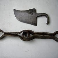 Una especie de cuchillo antiguo y unas argollas encontradas. ¿Alguien sabe que pueden ser?