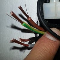 Como conectar cables del aire acondicionado a la corriente