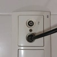 ¿La toma de antena que pone FM sirve para la antena parabólica?