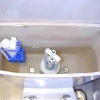 Cisterna del WC se llena solo a la mitad