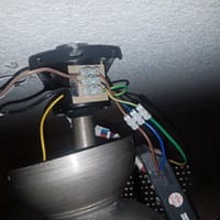 Ventilador con mando, funciona la luz pero no el ventilador.