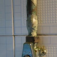 Mejor manera de pintar las tuberías de cobre del gas natural