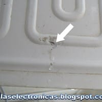 Arañazos en el Congelador de la nevera.