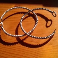 ¿Son antiguos estos brazaletes de plata?
