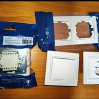 Cables de conmutador y enchufe del mismo color