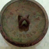 Botón antiguo y moneda de 1908 saber características