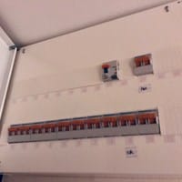 El cuadro electrico es una caja externa