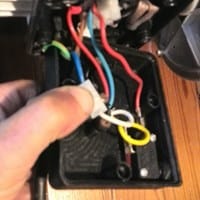 En que cable deberé (si es posible)poner el interruptor?