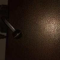 Chimenea hunter no quema bien la leña, no sabemos si tiene tiro, tiene una palanca por arriba y una rosca.