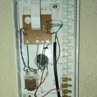 Zumbido en teléfono de portero Golmar PE-265/1 y T-812/B