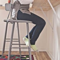 ¿Cómo debe ser un taburete ergonómico?