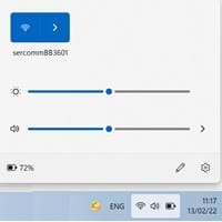 Independizar cada icono de la barra de tareas de Windows 11. Aquí hay tres iconos: red, volumen y batería juntos.
