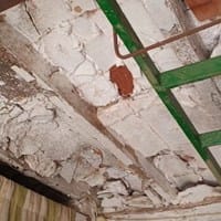 Reparación techo interior con vigas madera