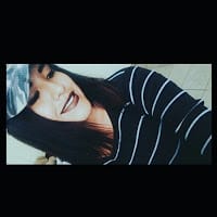 Leslye Yakeline