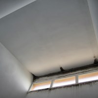 ¿El respiradero de un wc puede aspirar el aire de una zona que queda por encima de él?