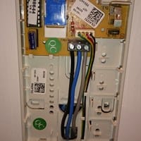Cual es el equivalente de un telefonillo FERMAX de 3 cables y sin zumbador para poder cambiarlo ya que se me ha estropeado