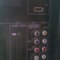 Al conectar los auriculares activar altavoces de tv